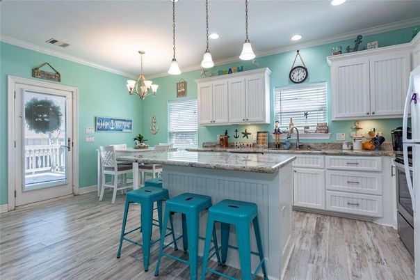 Chandelier, Dining room, Interior, Kitchen, Pendant Lights, Recessed Lighting, Wood Texture Flooring
