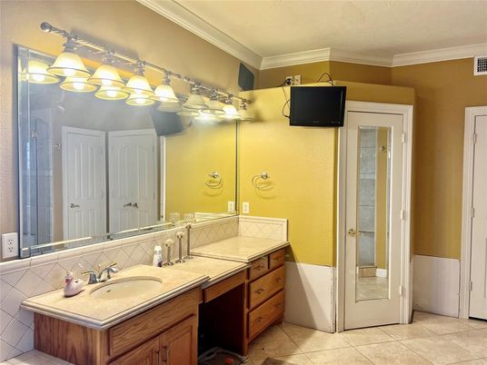 Bathroom, Dual Sink Vanities, Interior