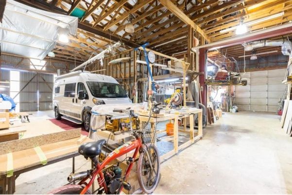 Garage, Interior, Wooden Beams