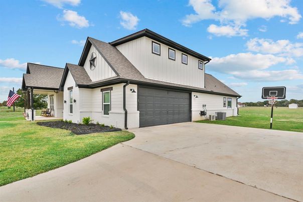 Attached, Exterior, Facade, Farmhouse