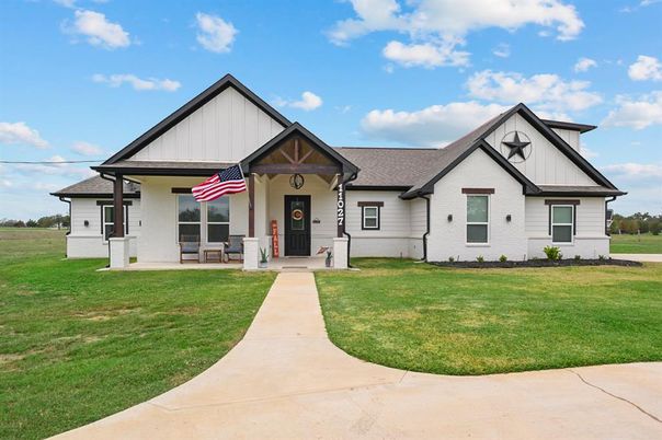 Exterior, Facade, Farmhouse