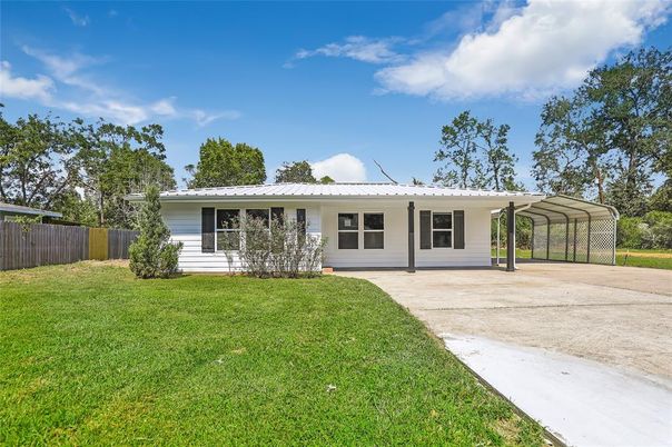 Backyard, Exterior, Facade, Ranch
