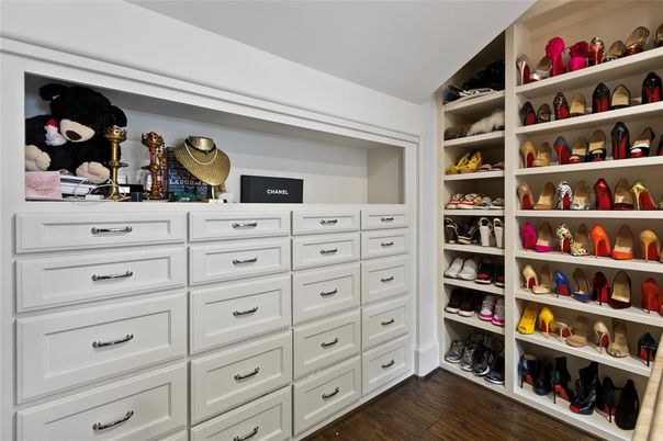 Interior, Walk-in Closets, Wood Texture Flooring