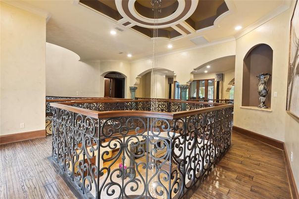 Interior, Pendant Lights, Recessed Lighting, Wood Texture Flooring