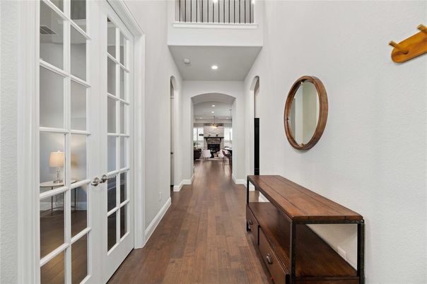 Interior, Recessed Lighting, Wood Texture Flooring
