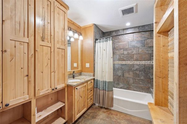 Bathroom, Interior, Recessed Lighting