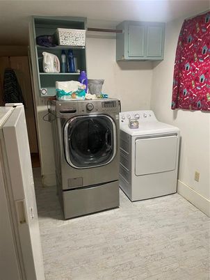 Interior, Utility Closets, Washer, Wood Texture Flooring