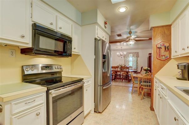 Chandelier, Dining room, Interior, Kitchen