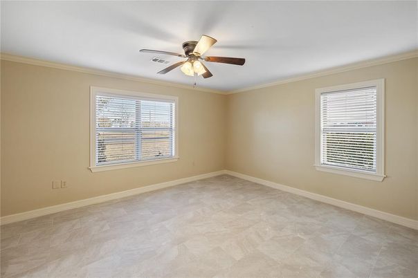 Empty room, Interior