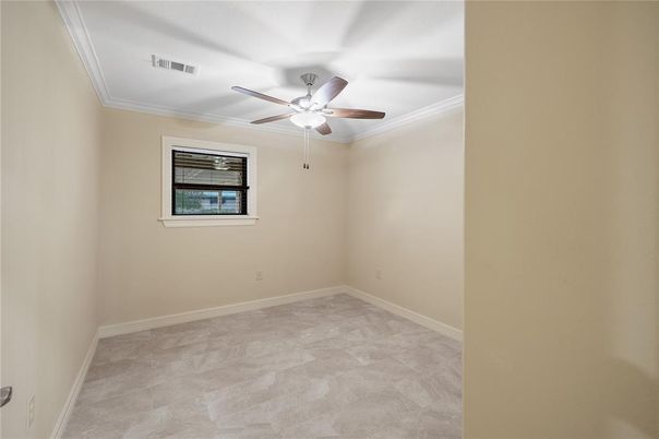 Empty room, Interior