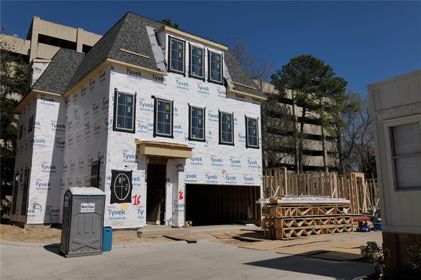 Exterior, Facade, Rowhouse