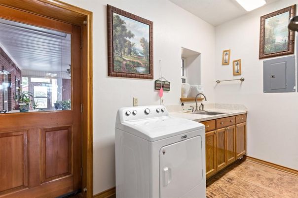 Interior, Washer, Wood Texture Flooring