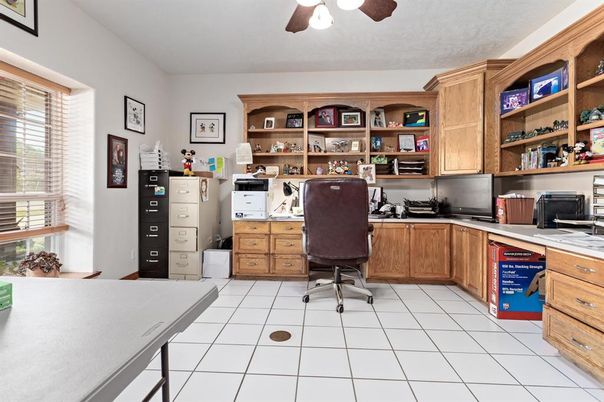 Home Office, Interior