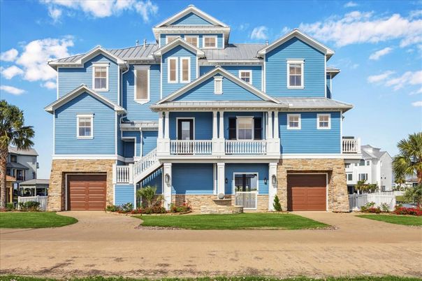 Attached, Exterior, Facade, Rowhouse