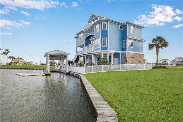 Backyard, Exterior, Lake