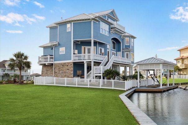Backyard, Exterior, Lake