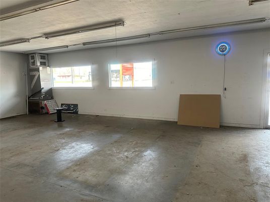 Garage, Interior