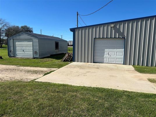 Detached Garage, Exterior