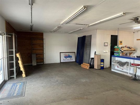 Garage, Interior