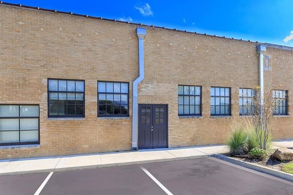 Exterior, Facade, Brick Facade, Rowhouse