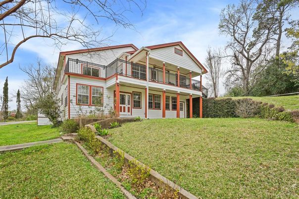 Backyard, Exterior, Facade, Farmhouse