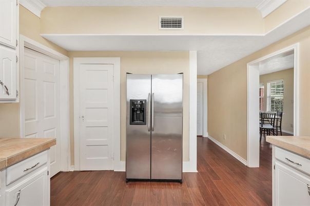 Dining room, Interior, Kitchen, Stainless Steel Appliances, Wood Texture Flooring