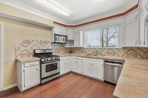 Interior, Kitchen, Stainless Steel Appliances, Wood Texture Flooring