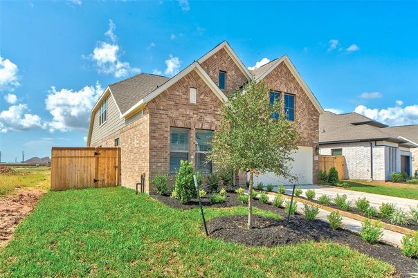 Exterior, Facade, Brick Facade, Brick Traditional