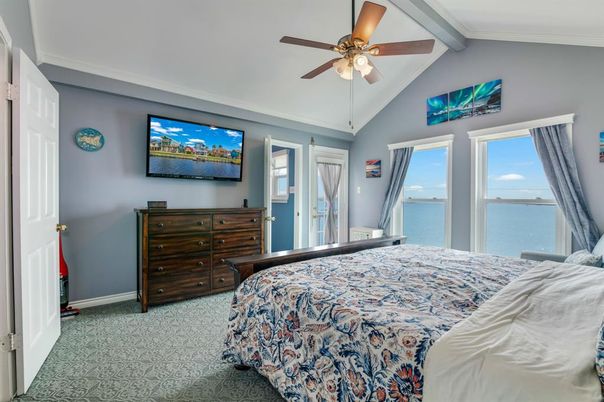 Bedroom, Interior, Water