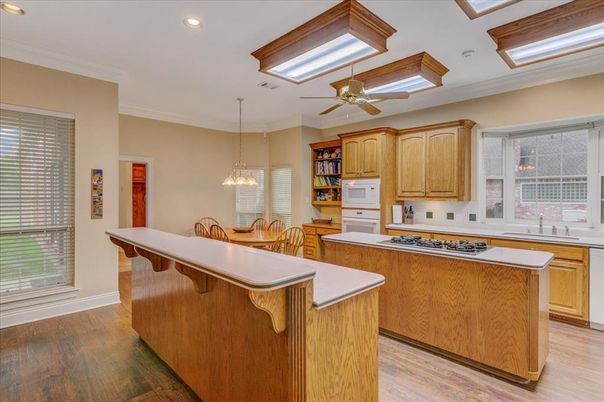 Dining room, Interior, Kitchen, Pendant Lights, Recessed Lighting, Wood Texture Flooring