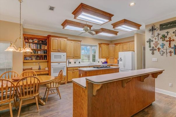 Dining room, Interior, Kitchen, Pendant Lights, Recessed Lighting, Wood Texture Flooring
