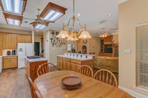 Chandelier, Dining room, Interior, Kitchen, Pendant Lights, Recessed Lighting, Wood Texture Flooring
