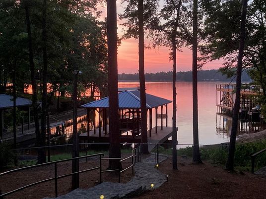 Exterior, Lake