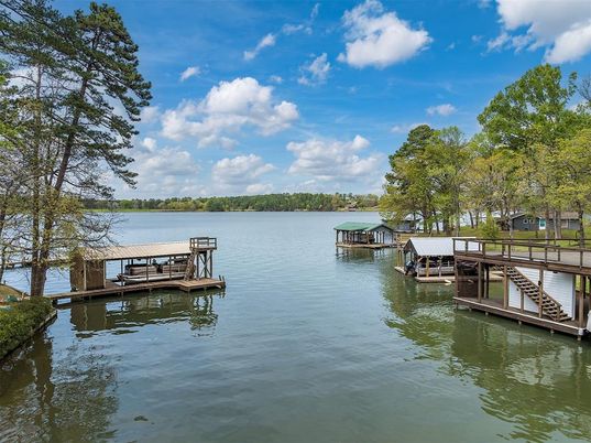 Exterior, Lake