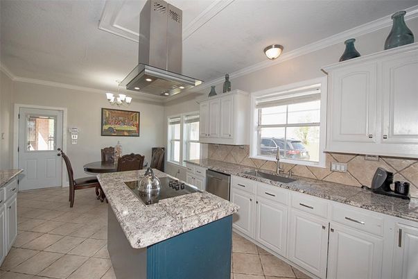 Chandelier, Dining room, Interior, Kitchen, Recessed Lighting, Stainless Steel Appliances