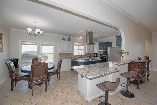 Chandelier, Dining room, Interior, Kitchen, Stainless Steel Appliances