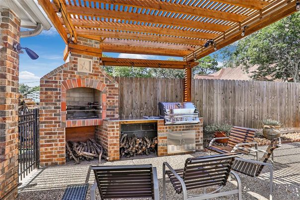 Exterior, Fireplace
