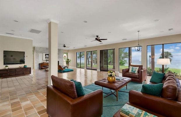 Interior, Living room, Pendant Lights, Recessed Lighting