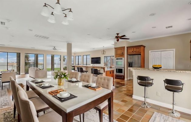 Dining room, Interior, Kitchen, Recessed Lighting, Stainless Steel Appliances