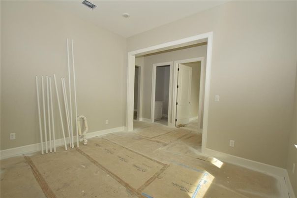 Empty room, Interior