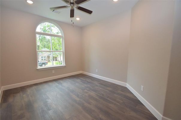 Empty room, Interior, Recessed Lighting, Wood Texture Flooring