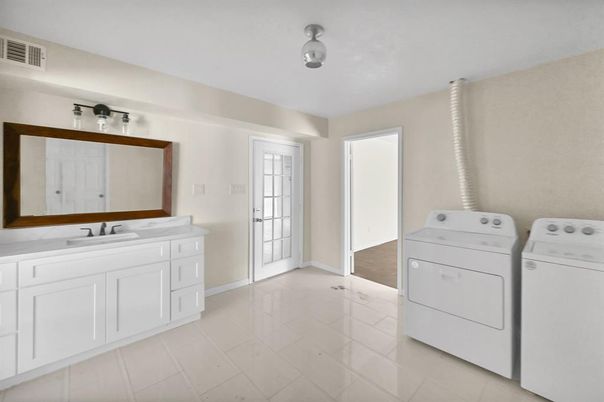 Interior, Washer