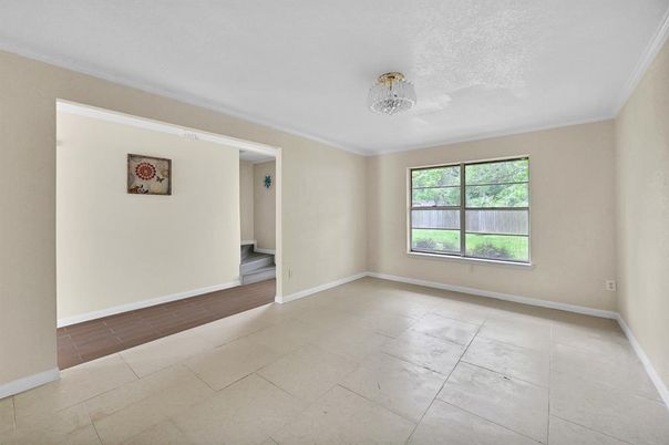Empty room, Interior
