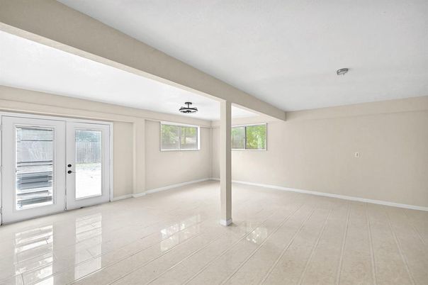 Empty room, Interior