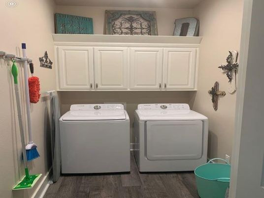 Interior, Washer, Wood Texture Flooring