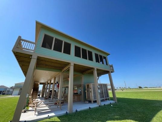 Backyard, Exterior, Facade, Modern