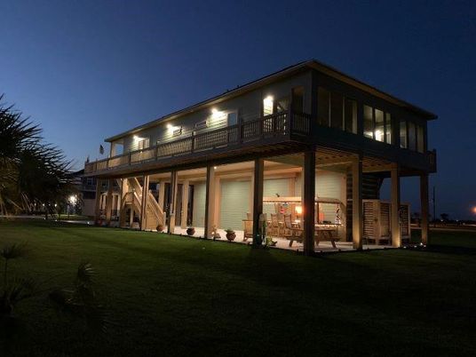 Backyard, Exterior, Facade, Modern