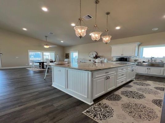 Chandelier, Dining room, Interior, Kitchen, Pendant Lights, Recessed Lighting, Wood Texture Flooring