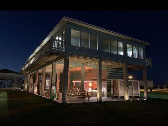 Backyard, Exterior, Facade, Modern