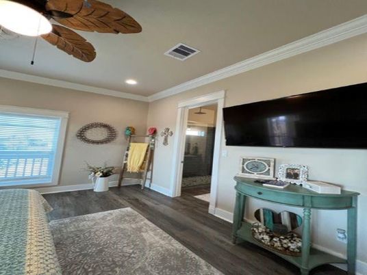 Interior, Recessed Lighting, Wood Texture Flooring